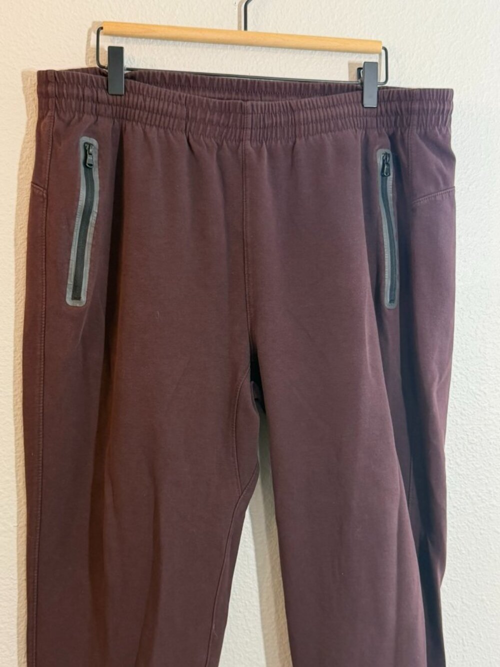 Old Navy Active Dynamic Fleece 4-Way Stretch Joggers Burgundy Mens Size XL